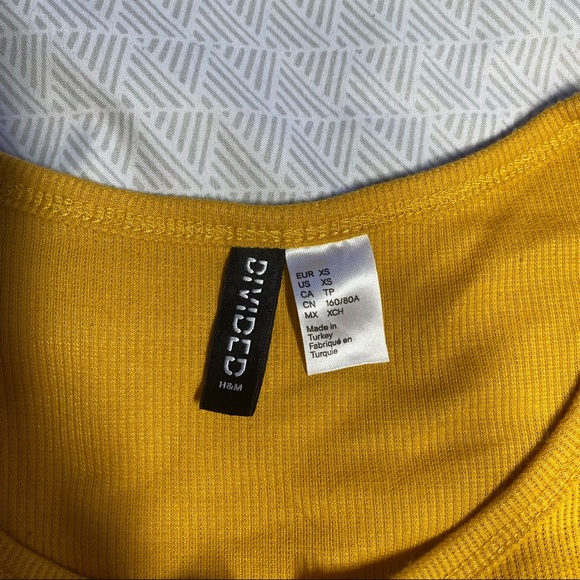 🌿3/$20 H&M ⋆ Long Sleeve - Picture 2 of 3